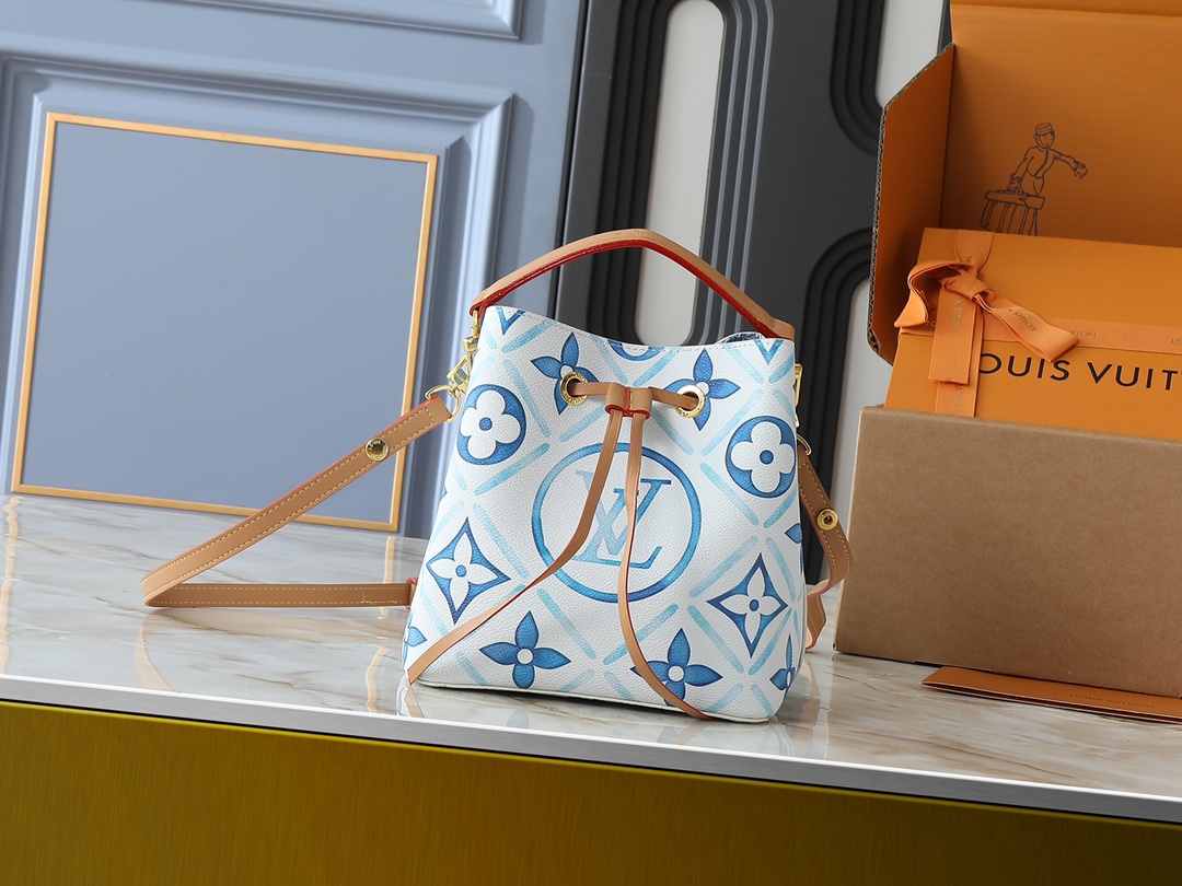 LV Classic Handbag Monogram Canvas Model M66588 Crossbody Strap Everyday